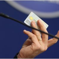 Noua Carte Electronică de Identitate Disponibilă în Șase Orașe din Țară