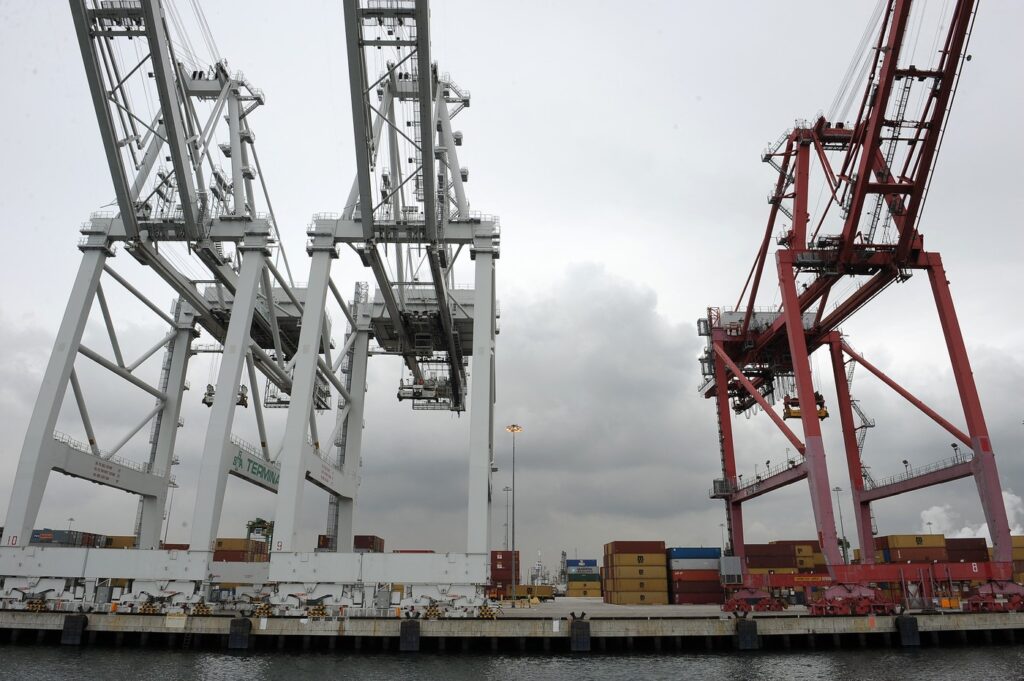 Suspendare a transporturilor maritime: Criză în porturile americane