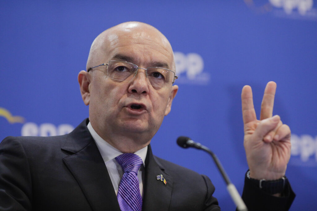 Emil Boc își declară susținerea pentru Crin Antonescu