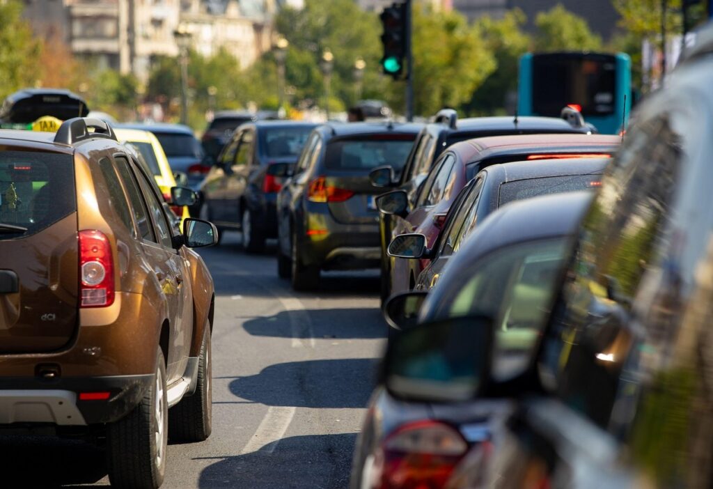 Creșterea impozitelor pe locuințe și vehicule în România